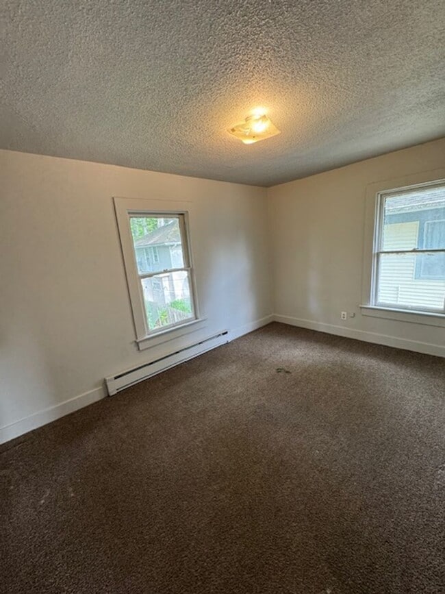 Building Photo - 3006 Thompson Ave