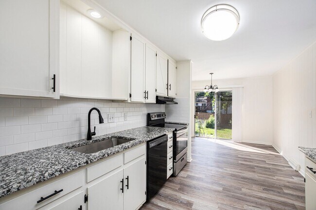 Building Photo - Move in Special!! Beautiful 3BR/2BA w/ Garage & Fenced Yard