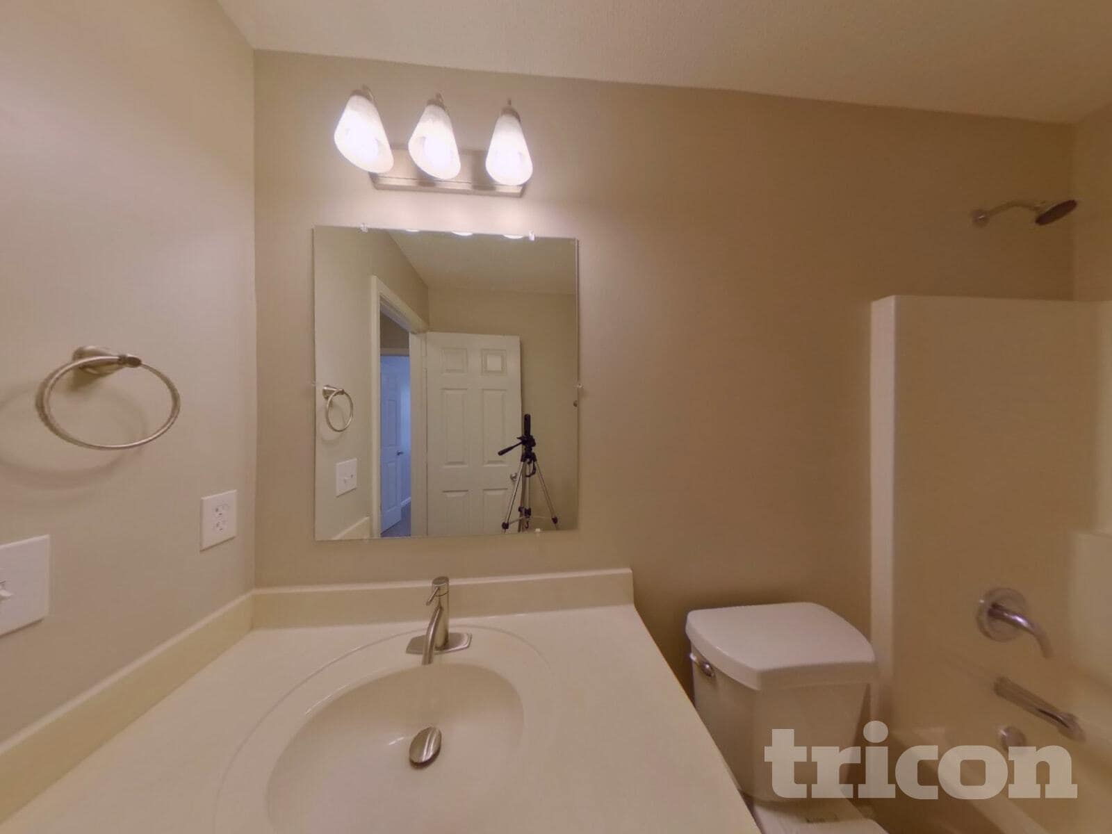 Building Photo - 1703 Mission Oaks St