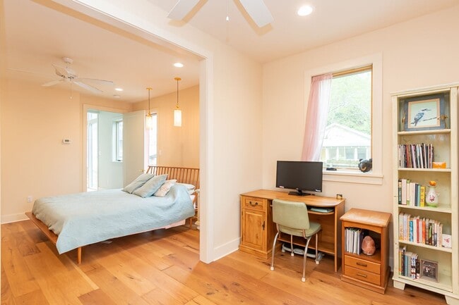 Building Photo - CHARMING, MODERN, CUSTOM HOME IN MID-CITY FOR RENT