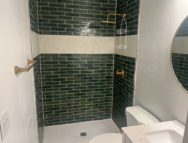 Building Photo - 3103 Lincoln Dr