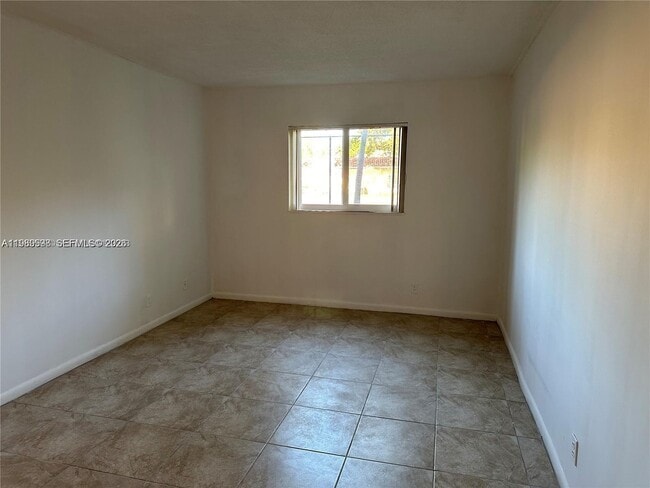 Building Photo - 253 S Cypress Rd