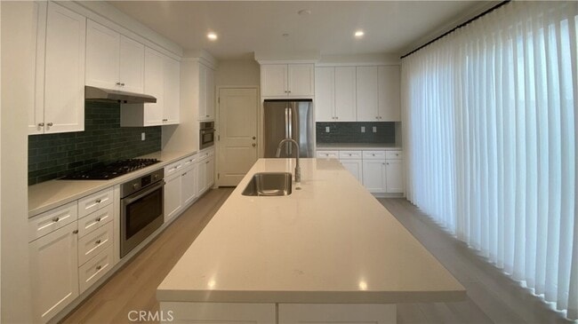 Building Photo - 110 Sunnyside