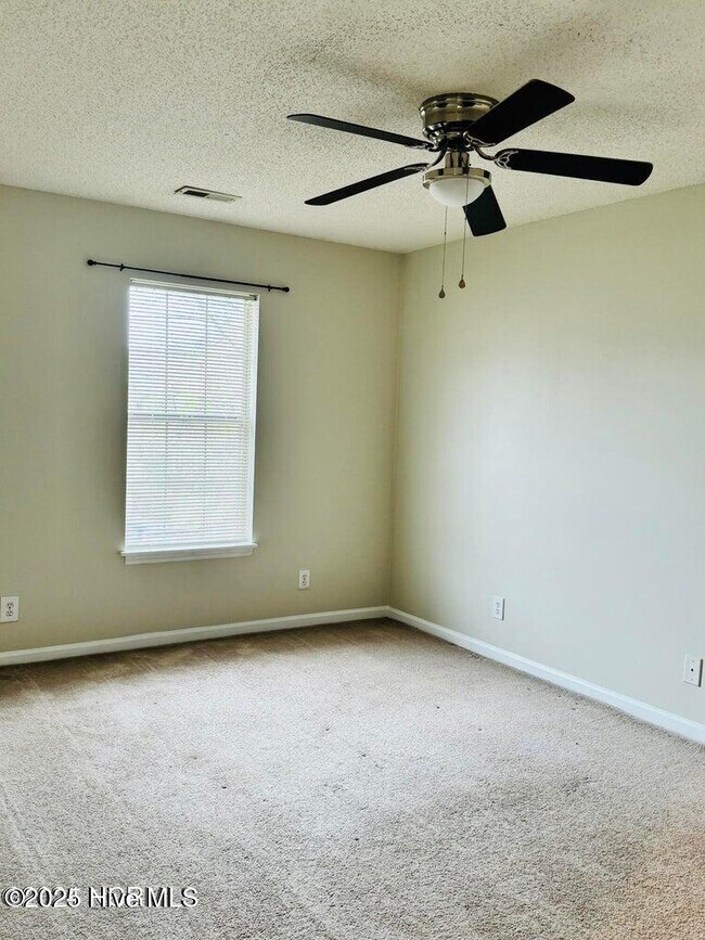 Building Photo - 2932 Mulberry Ln