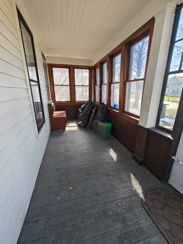 Primary Photo - 422 N Maple Ave