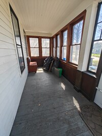 Building Photo - 422 N Maple Ave