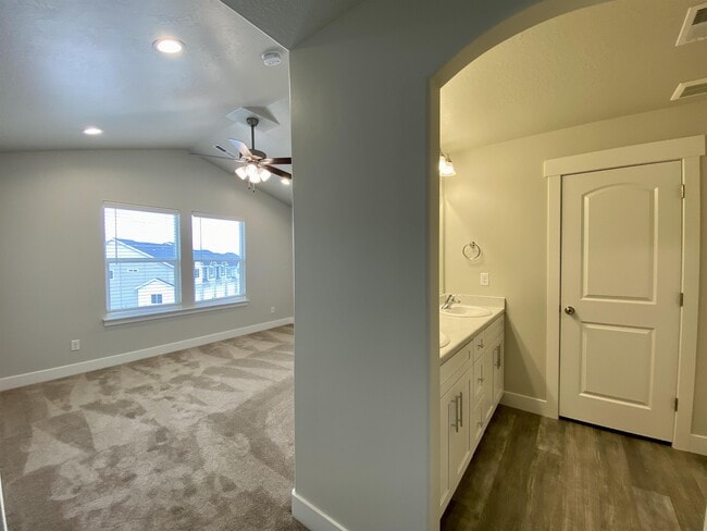 Building Photo - 13926 S Champlin Peak Dr