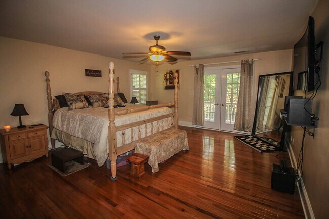 Building Photo - 4265 Deerwood Ln