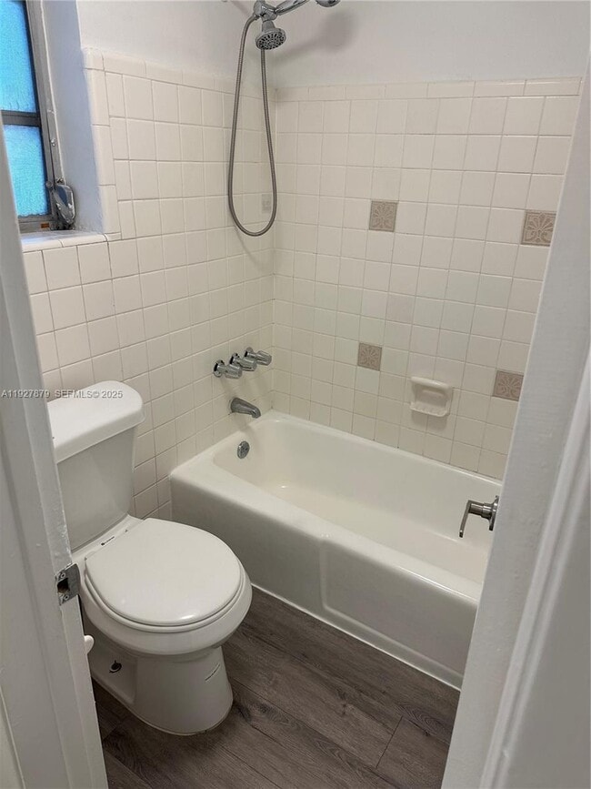 Building Photo - 1514 Salzedo St