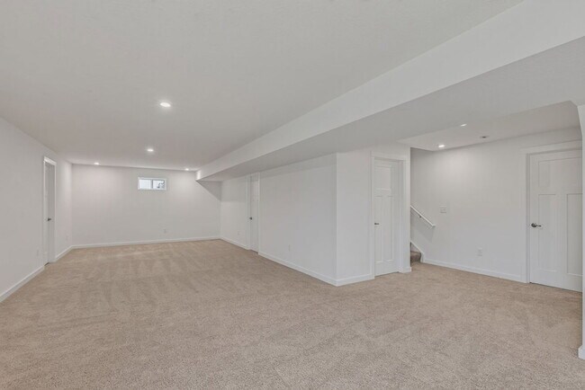 Building Photo - 144 Hanford Ln