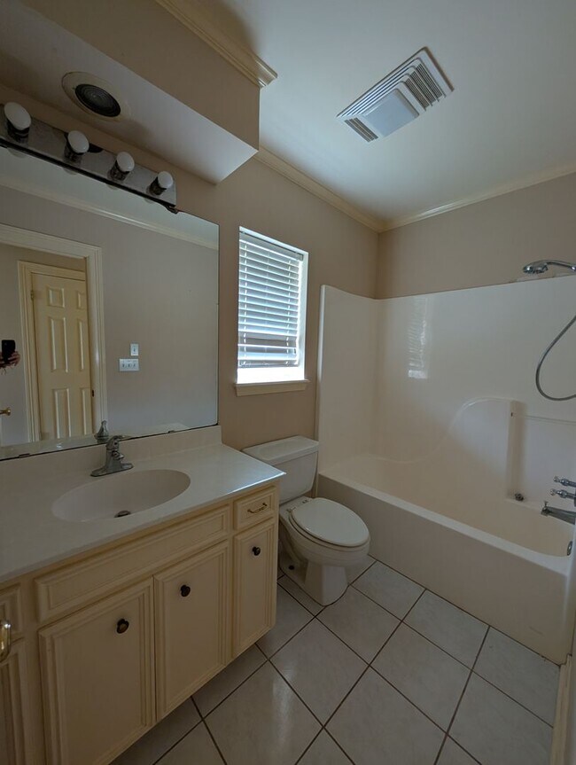Building Photo - 1411 Magnolia Ridge