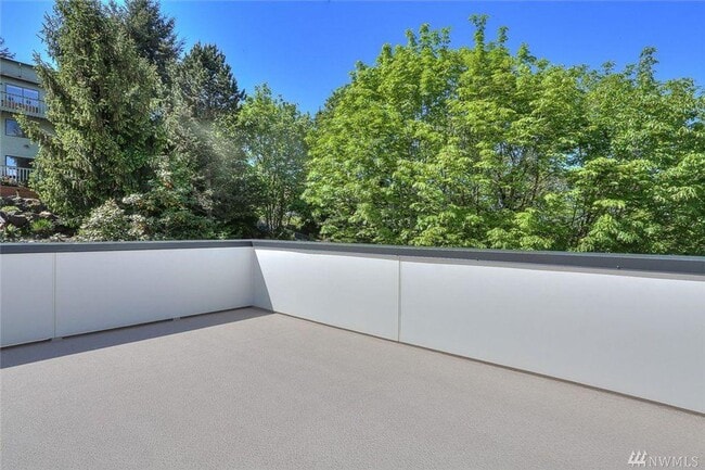 Building Photo - 3 bd 2 bath Lower Queen Anne townhouse, close to SPU