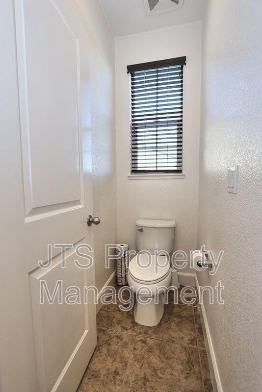 Building Photo - 1427 Bicker Cir