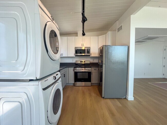 Interior Photo - 3315 W 104th St