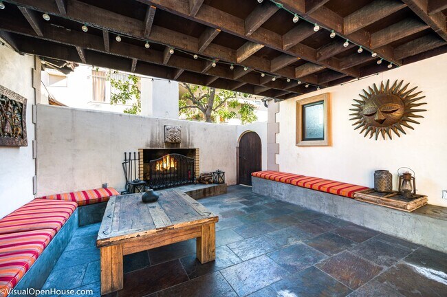 Building Photo - 11159 La Maida St