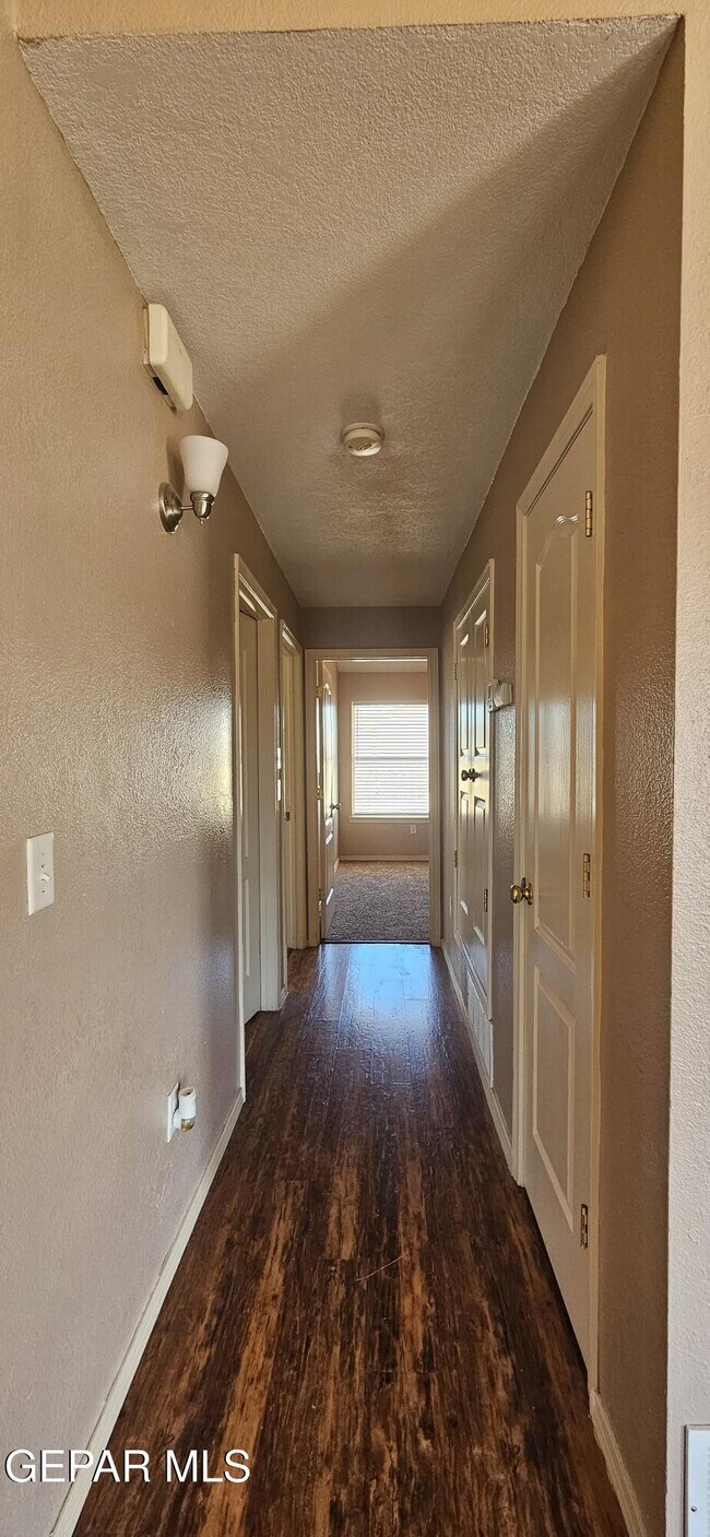 Building Photo - 14357 Puentecillas Dr