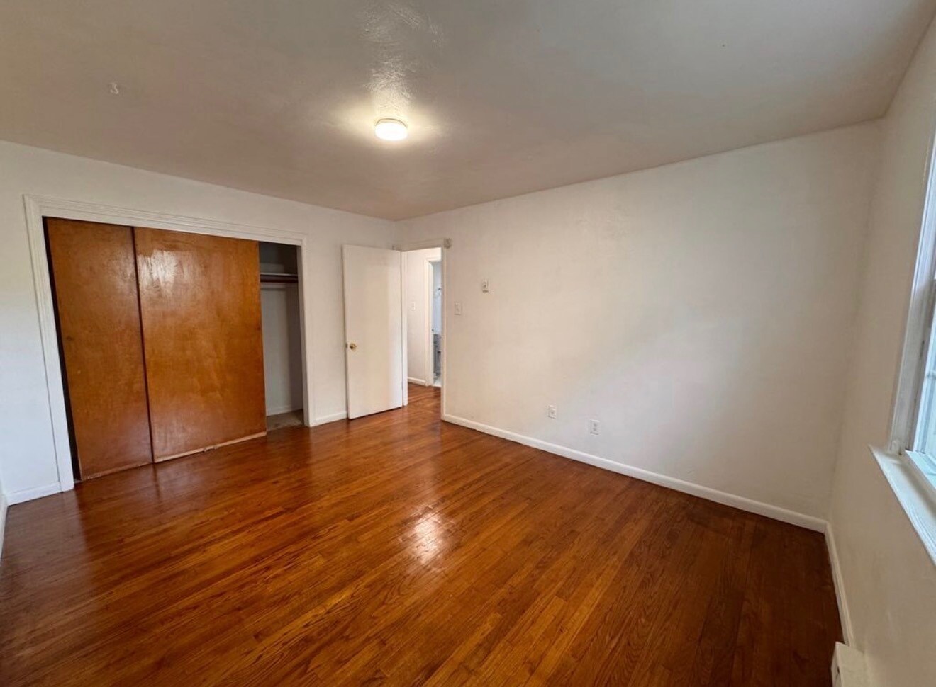 Building Photo - 1007 W 36th St