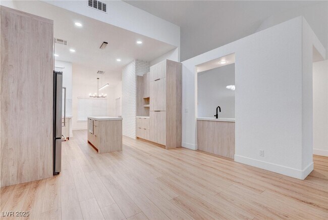 Building Photo - 8608 Highacre Dr