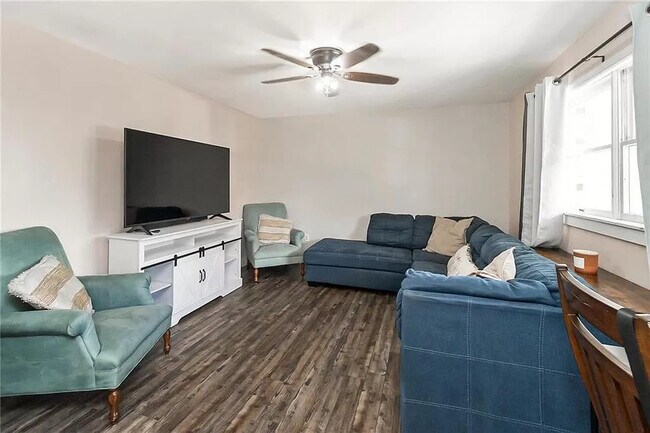 Building Photo - 723 Lehigh St