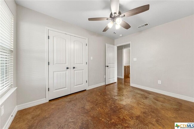 Building Photo - 2807 Terrace Dr