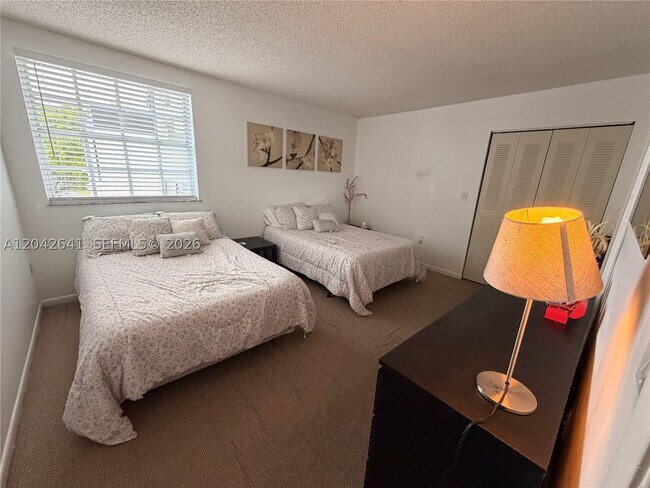 Building Photo - 9731 Fontainebleau Blvd