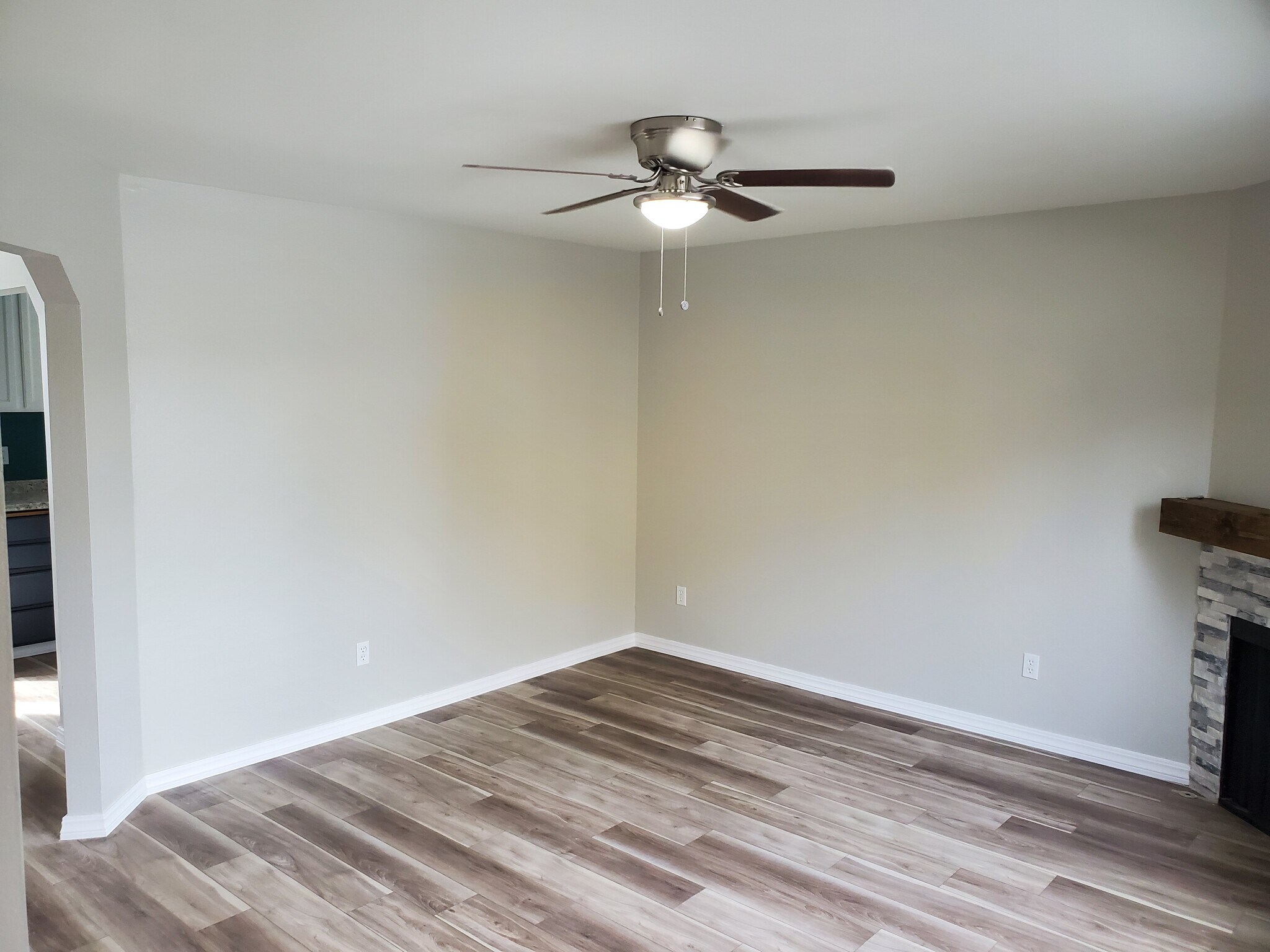 Building Photo - 625 E 22nd Ave