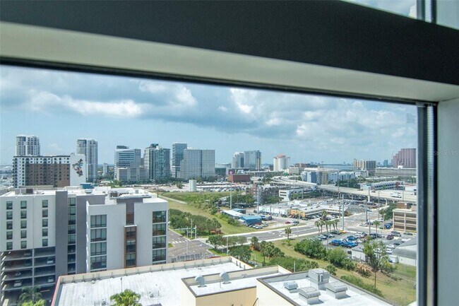 Building Photo - 1120 E Kennedy Blvd