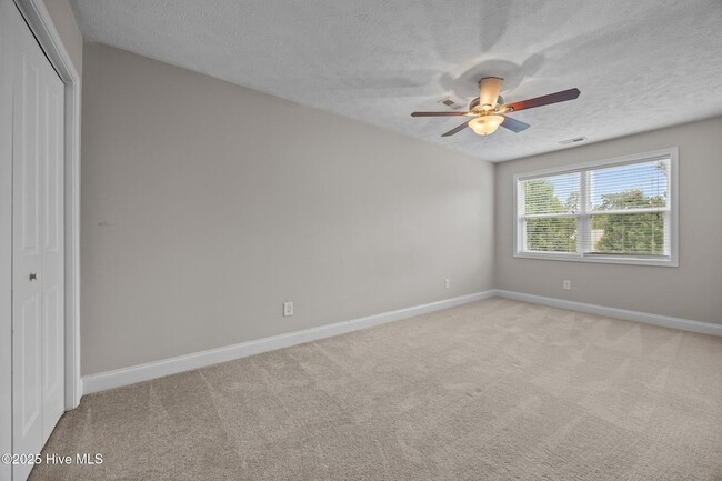 Building Photo - 123 Lightwater Dr