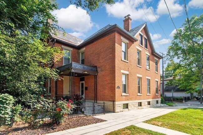 Building Photo - 22 E Frankfort St