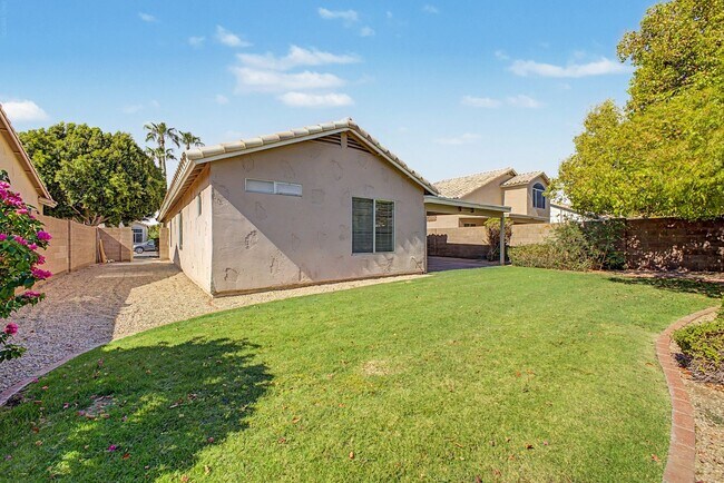Building Photo - 7435 W Louise Dr