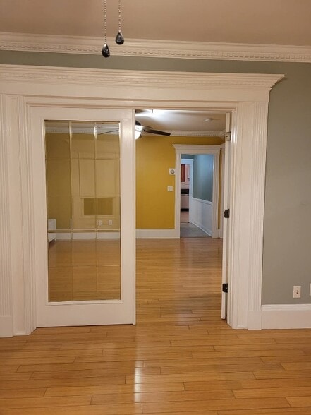 Building Photo - 107 Ash St