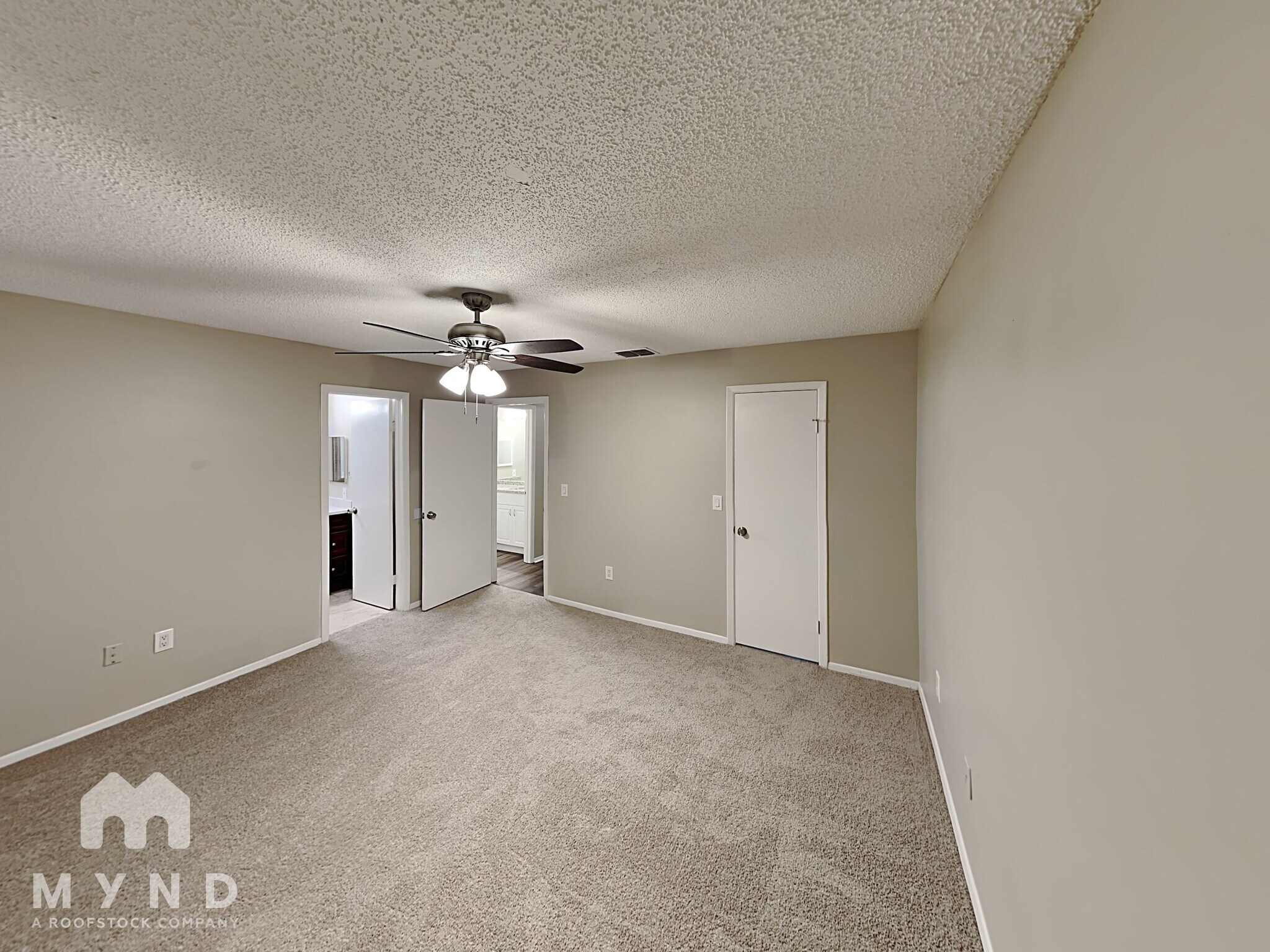 Building Photo - 2030 Shadow Pine Dr