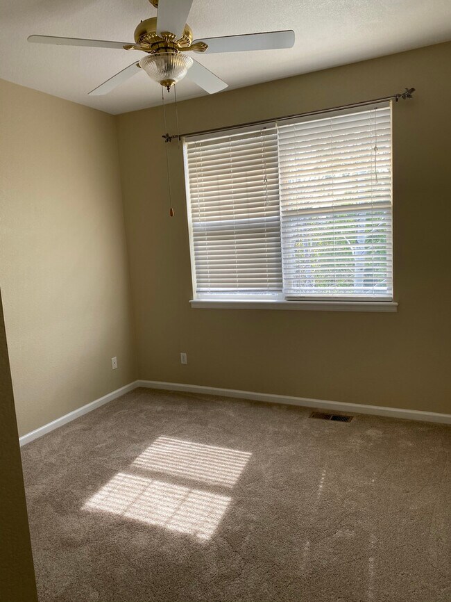 Building Photo - Immaculate home in Castle Pines North