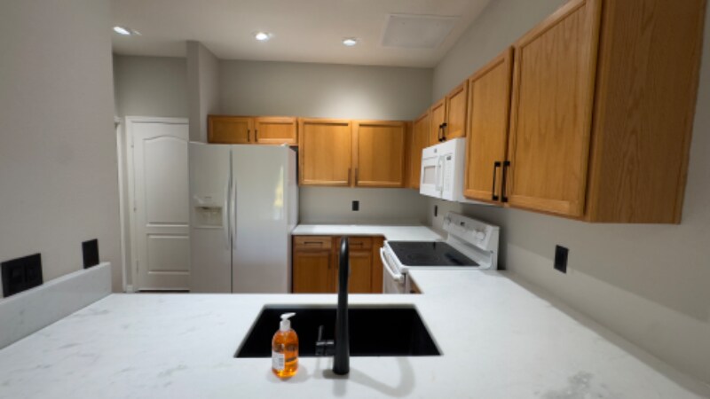 Building Photo - 9011 Iron Oak Ave