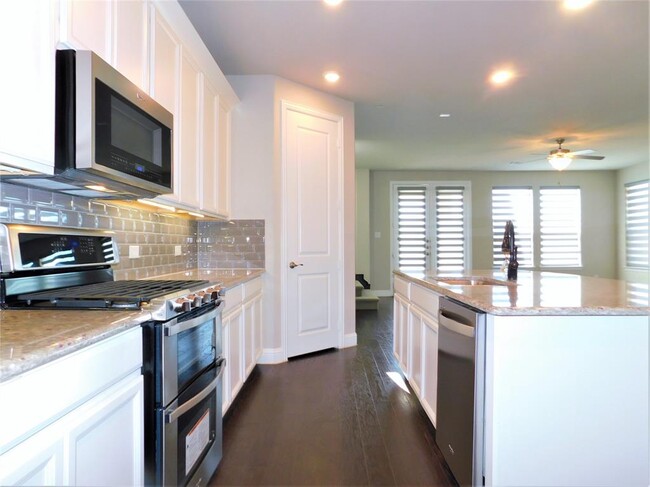 Building Photo - 5520 Liberty Dr