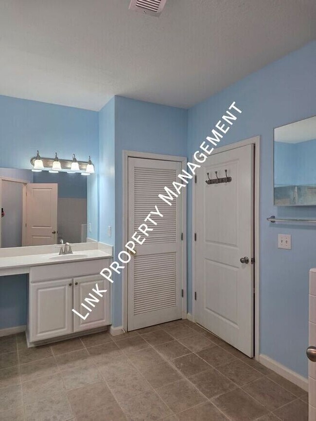 Building Photo - 5103 Regency Ct