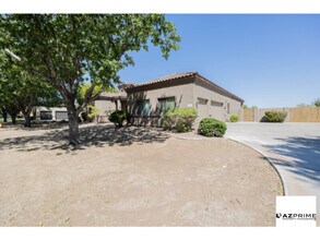 Building Photo - Welcome to this Magnificent Phoenix 4/3 Ho...