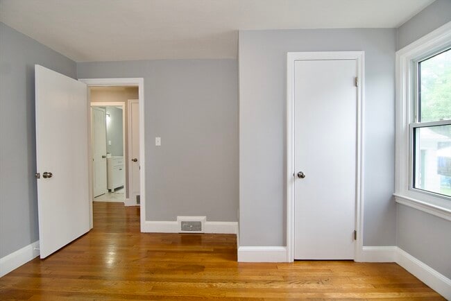 Building Photo - 63 Grandview St