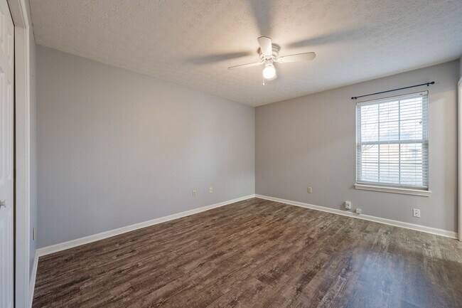 Building Photo - 3 Bedroom 1 1/2 Bath Home for Rent in Charlestown Indiana