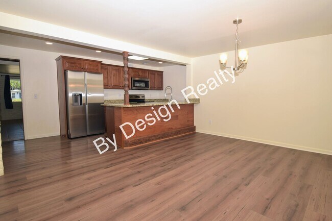 Building Photo - Pristine Remodeled Olive Grove 4 Bedroom 2...