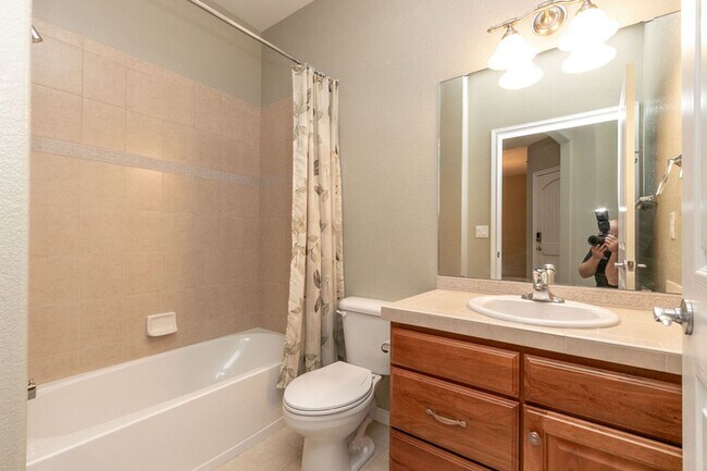 Building Photo - Beautiful ranch style patio home in Fox Meadows golf community.