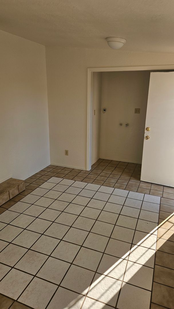 Building Photo - Two Bed One Bath Home with Shed and large backyard and large Driveway.