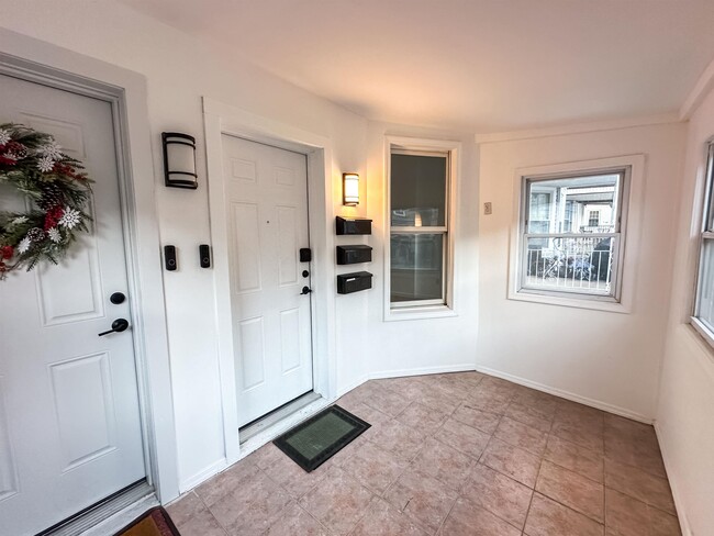 Building Photo - 66 46th St