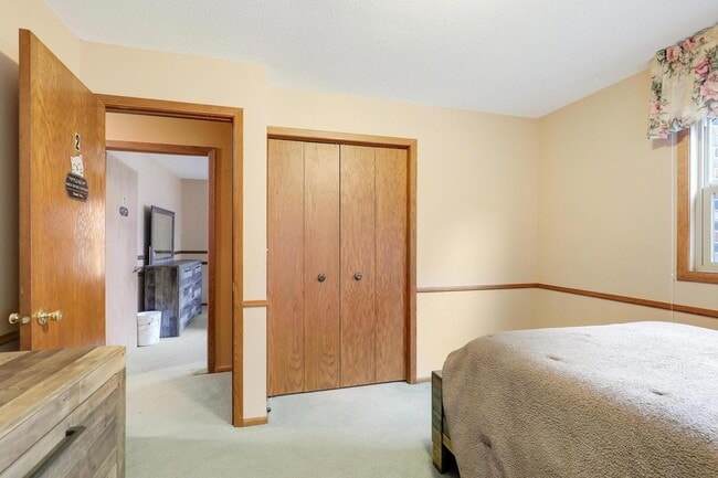 Building Photo - 11333 Welcome Ave N