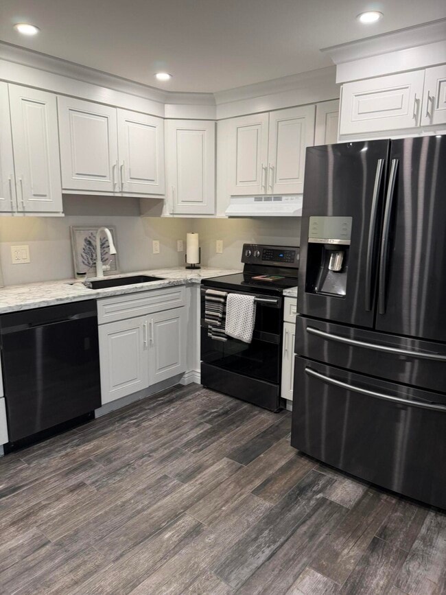 Building Photo - 387 Mansfield I