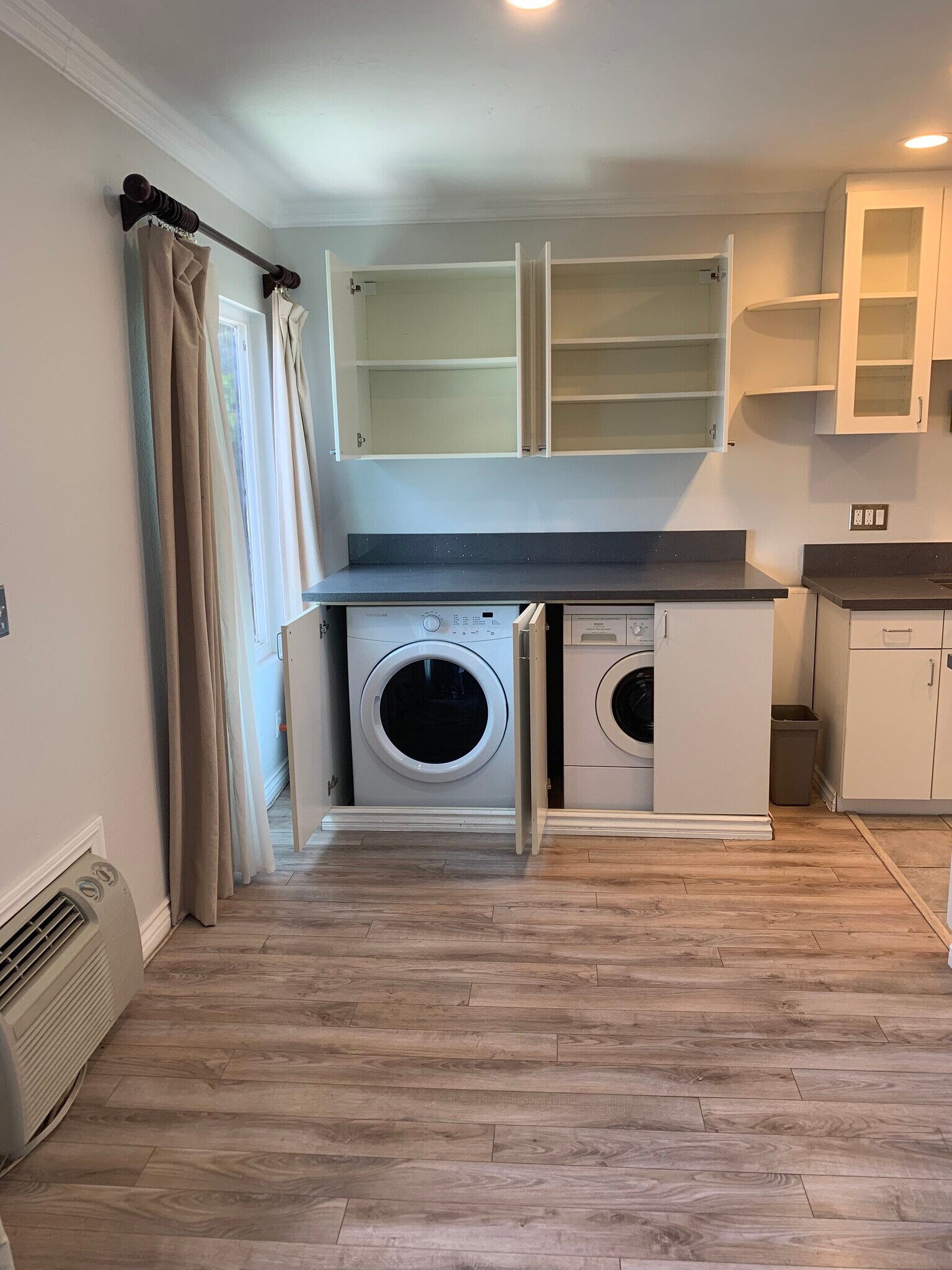 Area for dining table - 4062 Georgia St