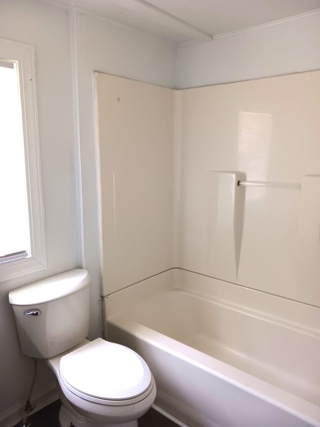 Building Photo - Two Bedroom House for Rent in Lancaster SC!