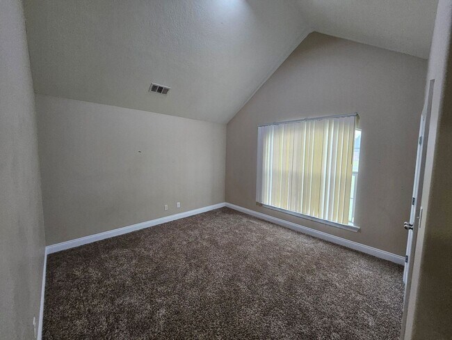 Building Photo - 121 Eagle Pt Dr