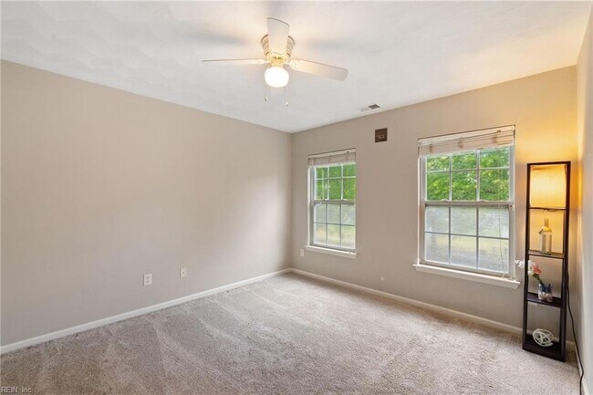 Building Photo - 704 Rocky Run Ct