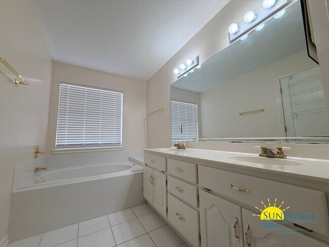 Building Photo - Coastal Comfort Living with Private Beach Access Just Off 30A!